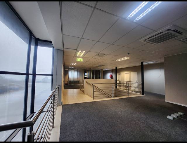 8,470M² WAREHOUSE TO LET IN LINBRO PARK